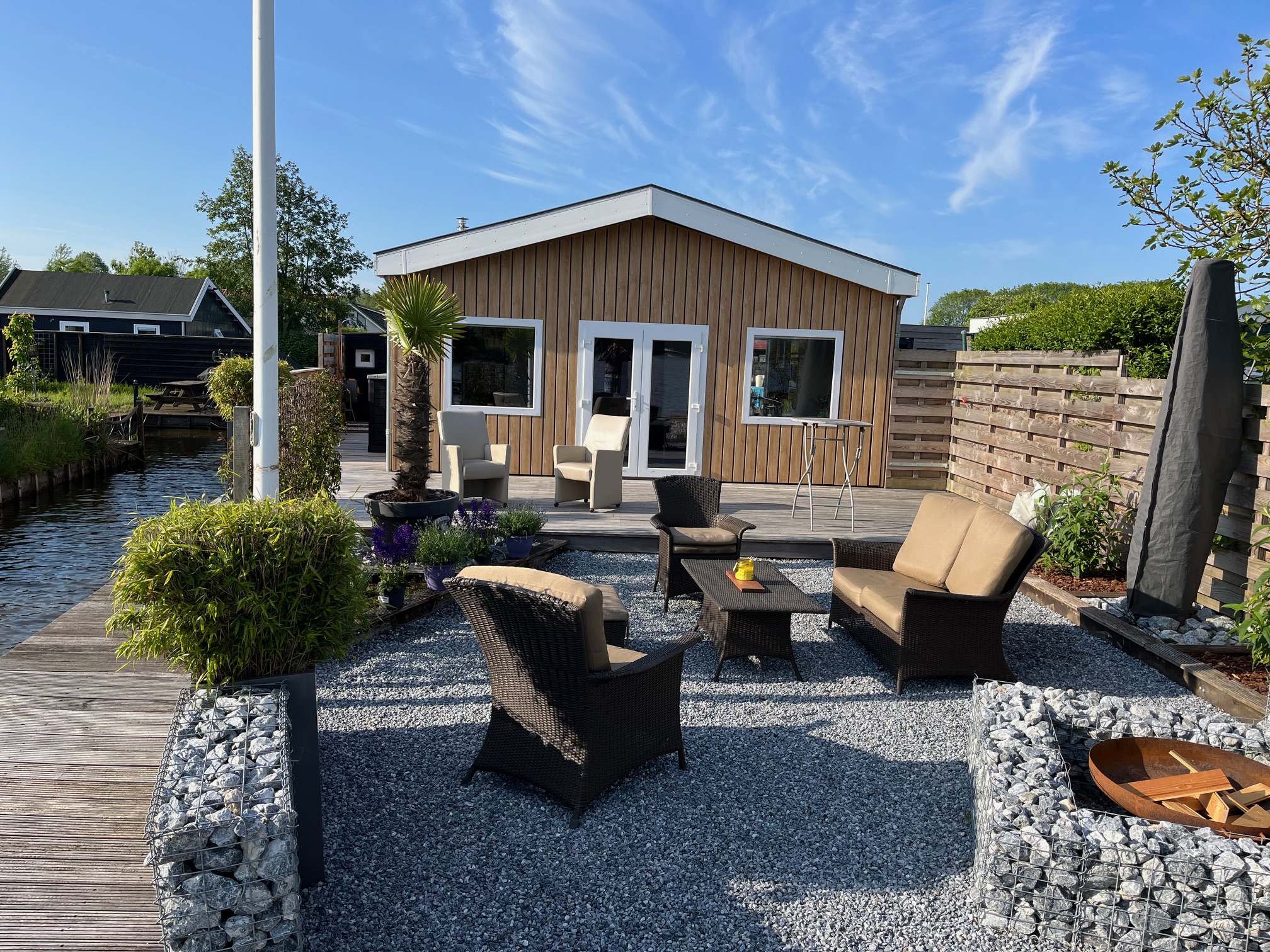 Lakeside by R- vooraanzicht